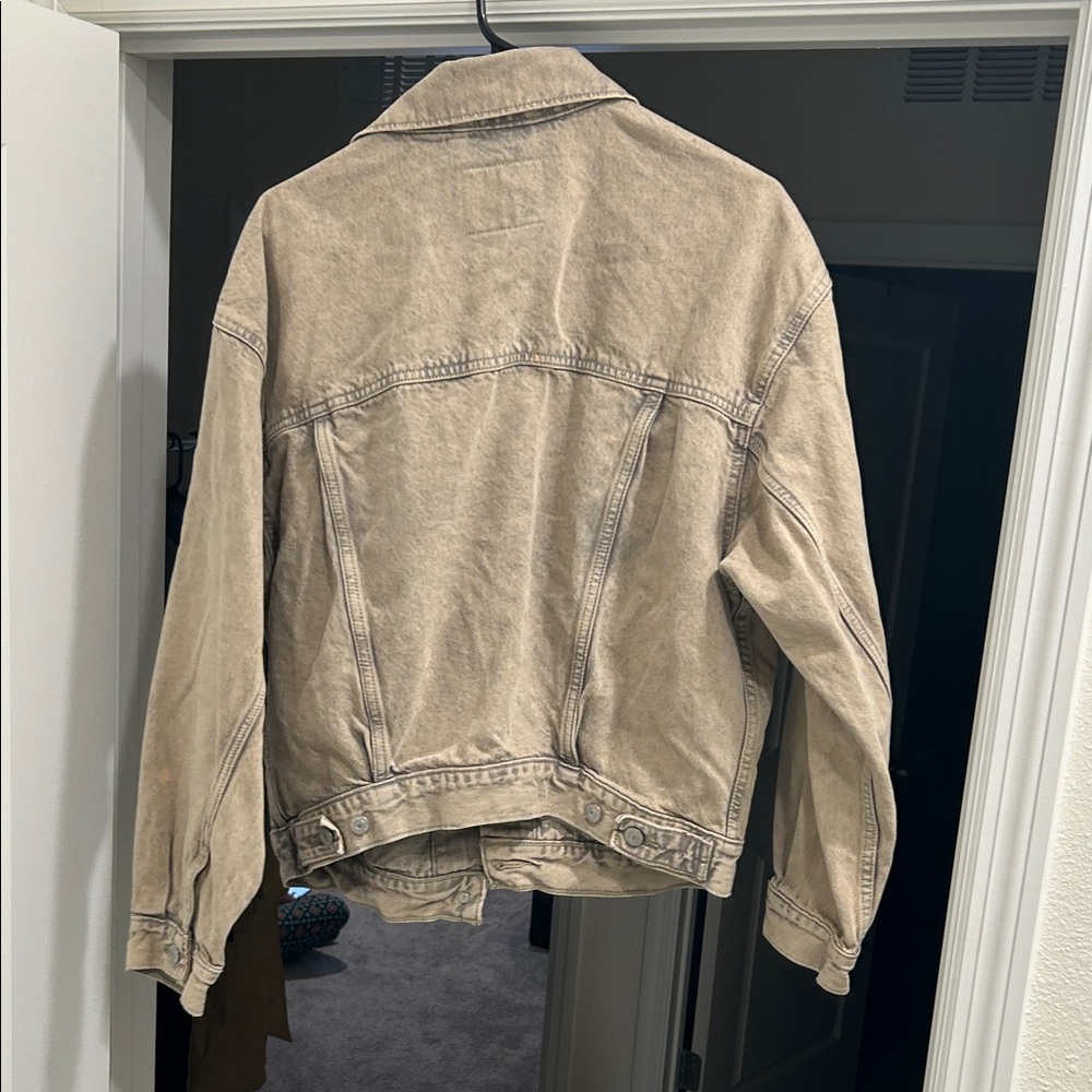 Levi's Women’s 90s Trucker Denim Jacket - Picture 6 of 9